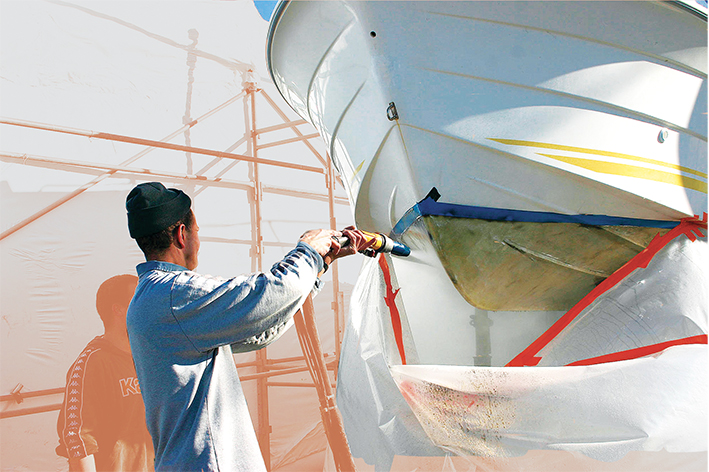 Décapage de l'antifouling d'une coque