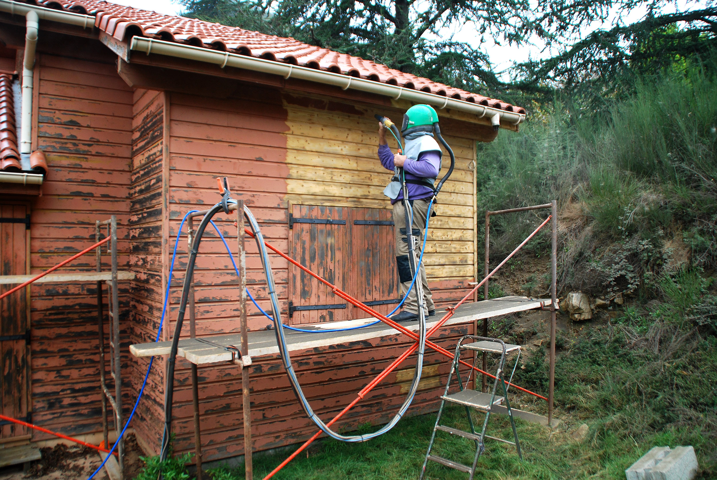 Bois décapé par aérogommage – réalisation AES à Guidel (56)