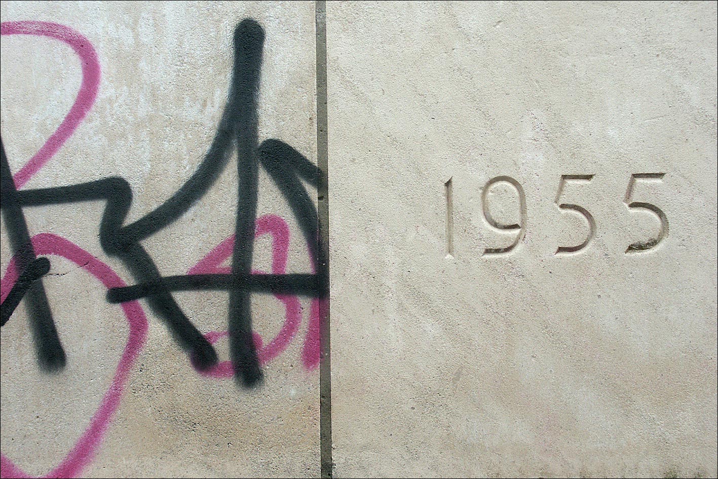 Effacement de graffitis et tags par aérogommage – AES Morbihan