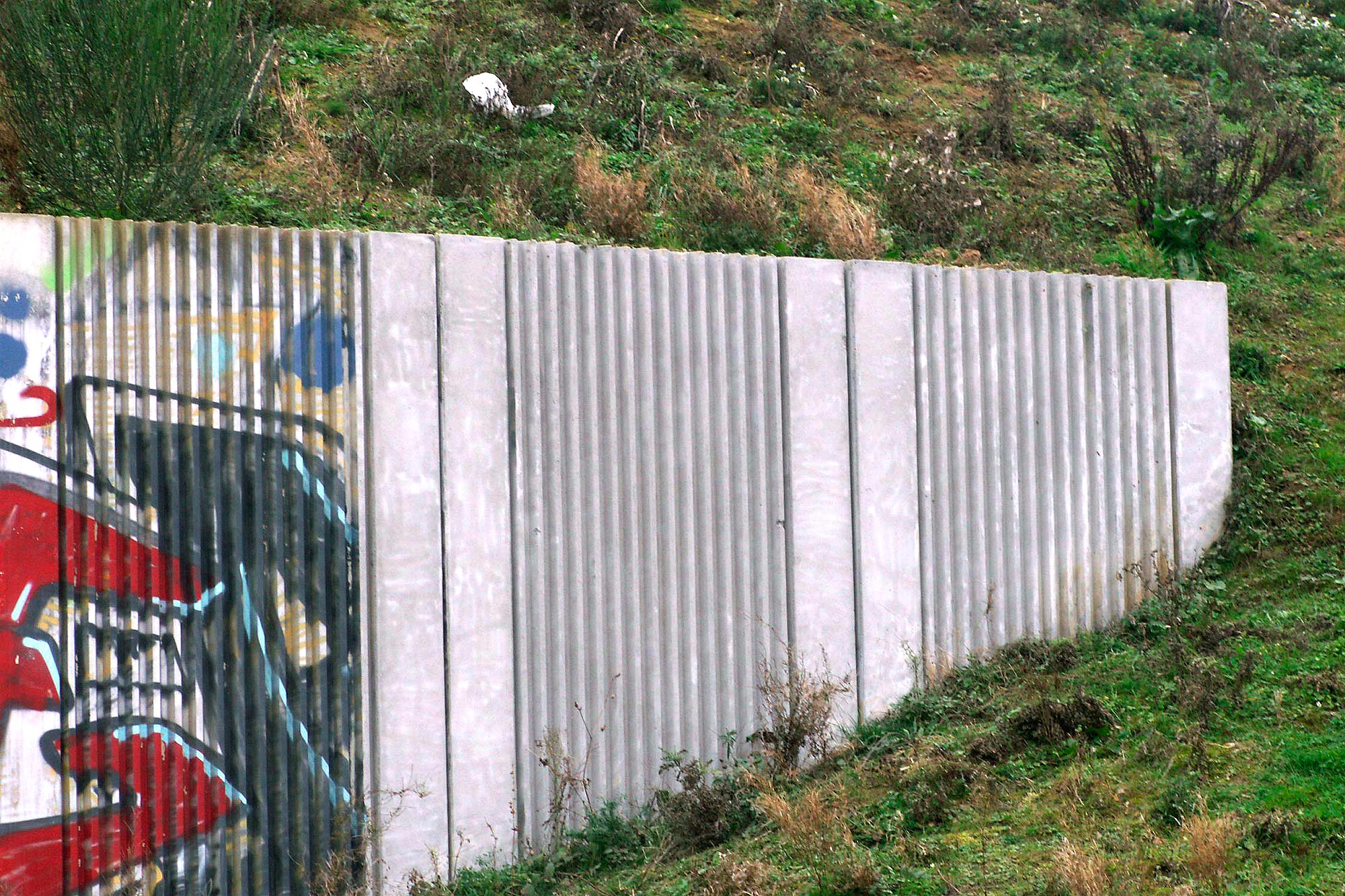 Effacement de graffitis et tags par aérogommage – AES Morbihan