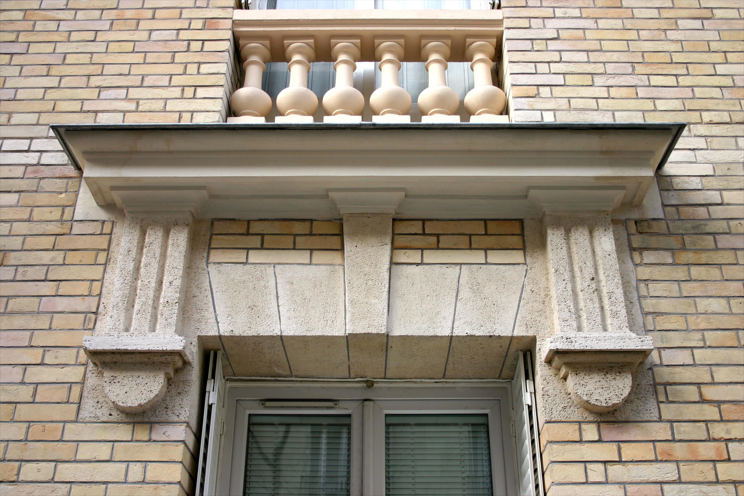Nettoyage de pierre et façade par aérogommage – AES Morbihan