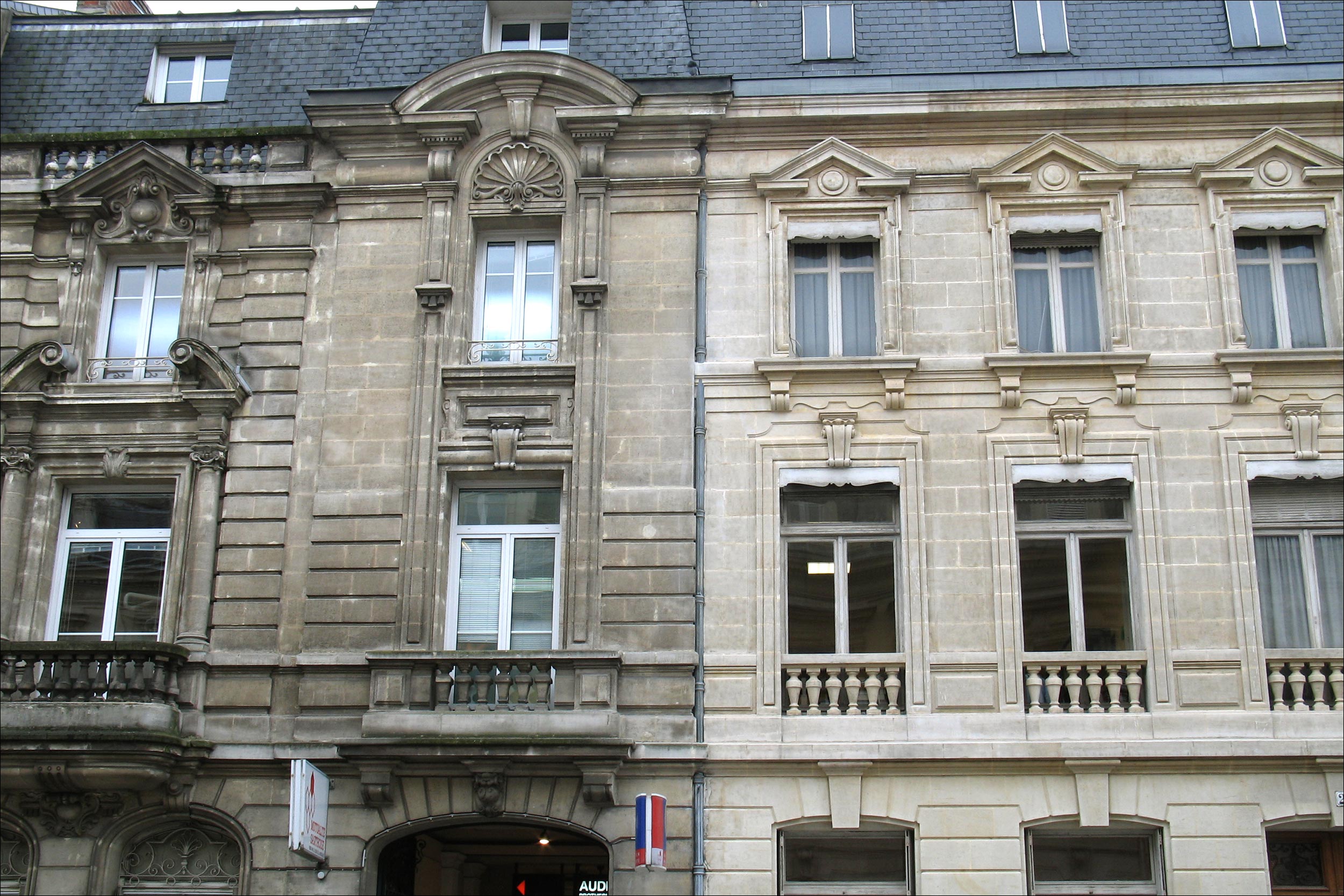 Nettoyage de pierre et façade par aérogommage – AES Morbihan