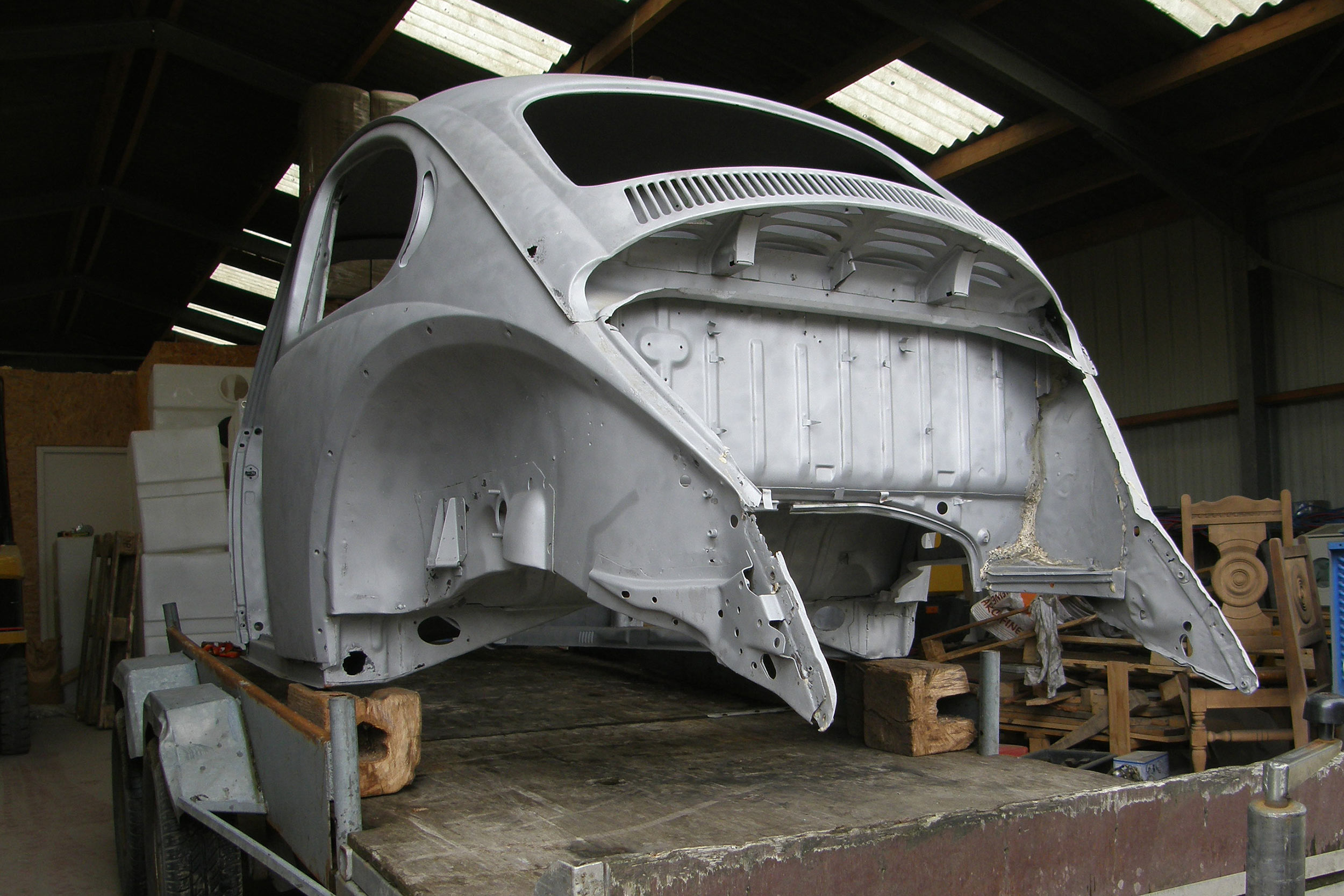 Carrosserie automobile décapée par aérogommage – AES Guidel